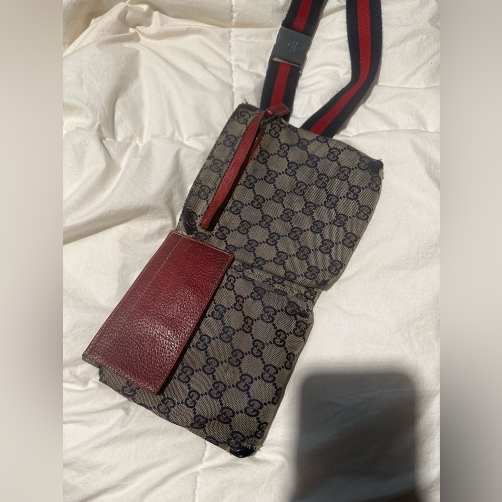 Gucci crossbody or Fanny pack , used , heavily worn but authentic